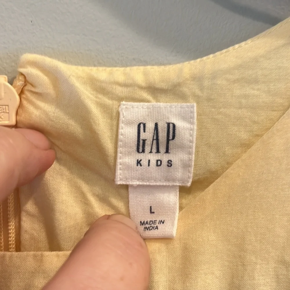 GAP Kids - Eyelet ruffle dress - girls summer dress.  Size large. Yellow.